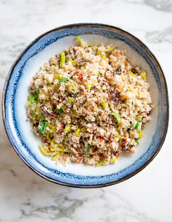 Cauliflower "cous cous" with leeks and sun-dried tomatoes